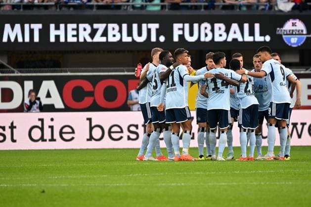 Paderborn, Home Deluxe Arena, 10 05 24, GER, Herren, 2 Bundesliga, Saison 2023 2024, SC Paderborn 07 Hamburger SV Bild Mannschaftsfoto, Gruppenfoto HSV Only for editorial use DFL regulations prohibit any use of photographs as image sequences and or quasi video NRW Germany