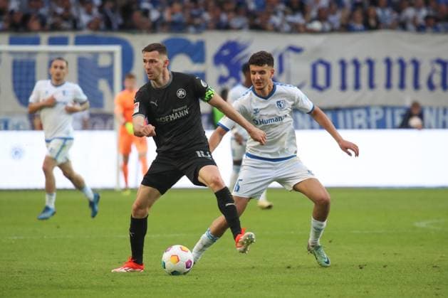10 05 2024, xgox, Fußball 2 Bundesliga, 1 FC Magdeburg SpVgg Greuther Fuerth emspor, v l Branimir Hrgota Fuerth, 10 , Daniel Elfadli Magdeburg, 6 Zweikampf, Duell, Kampf, tackle DFL DFB REGULATIONS PROHIBIT ANY USE OF PHOTOGRAPHS as IMAGE SEQUENCES and or QUASI VIDEO Magdeburg