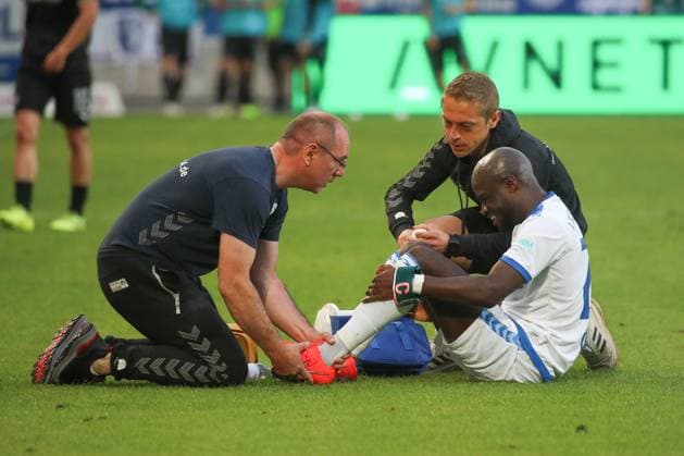 10 05 2024, xgox, Soccer 2 Bundesliga, 1 FC Magdeburg SpVgg Greuther Fuerth emspor, v l Amara Conde Magdeburg, 10 injured injury DFL DFB REGULATIONS PROHIBIT ANY USE OF PHOTOGRAPHS as IMAGE SEQUENCES and or QUASI VIDEO Magdeburg