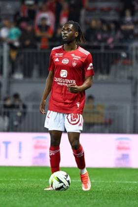 Bradley LOCKO ( 2 - Brest ) during the Ligue 1 match between Stade Brestois 29 and Stade de Reims at Stade Francis Le Ble on May 10, 2024 in Brest, France. ( Photo by federico pestellini panoramic ) - FOOTBALL : Brest vs Reims - Ligue 1 - 10 05 2024 FedericoPestellini Panoramic 