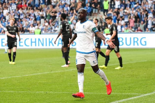 Amara Conde 1 FC Magdeburg,29 scores for 1 0, the goal is disallowed 2 Soccer Bundesliga Season 2023 2024 1 FC Magdeburg vs SpVgg Greuther Fürth at the MDCC Arena in Magdeburg Action,Soccer,Man,Men,Germany,10 05 2024