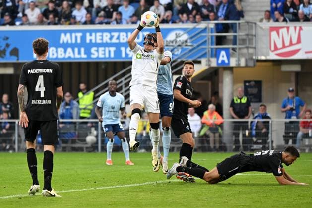 Paderborn, Home Deluxe Arena, 10 05 24, GER, Herren, 2 Bundesliga, Saison 2023 2024, SC Paderborn 07 Hamburger SV Bild Torwart Pelle BOEVINK Paderborn Only for editorial use DFL regulations prohibit any use of photographs as image sequences and or quasi video NRW Germany