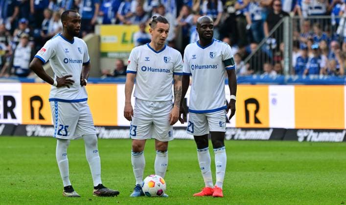10 05 2024 Soccer Season 2023 2024 2 Soccer Bundesliga 33 Matchday 1 FC Magdeburg FCM SpVgg Greuther Fürth Kleeblatt Sportfoto Zink MeZi xmexzix DFL regulations prohibit any use of photographs as image sequences and or quasi video only for editorial use Silas Gnaka 25, FC Magdeburg Baris Atik 23, FC Magdeburg Amara Conde 29, FC Magdeburg, rechts