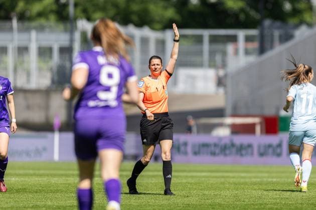 SGS Essen vs 1 FC Köln Essen, 11 05 2024 Annika Kost Referee Google Pixel Womens Bundesliga 21 Matchday SGS Essen vs 1 FC Köln, Stadion an der Hafenstraße on 11 05 2024 DFB DFL REGULATIONS PROHIBIT ANY USE OF PHOTOGRAPHS AS IMAGE SEQUENCES AND OR QUASI VIDEO Copyright: xBEAUTUFULxSports Richterx