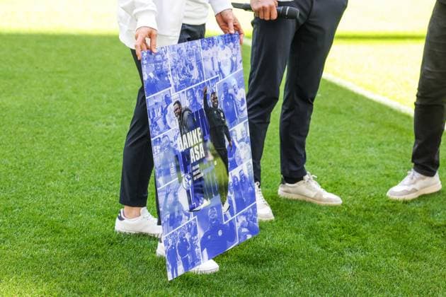 11 05 2024, Football, 2 Bundesliga, 33 Matchday, Season 2023 2024, FC Schalke 04 Hansa Rostock, Team manager Gerald Asamoah FC Schalke 04 says goodbye Gelsenkirchen Veltins Arena NRW Germany xRHR PHOTO TRx Copyright: RHR-FOTOx RHR-FOTO TR