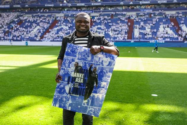 11 05 2024, Football, 2 Bundesliga, 33 Matchday, Season 2023 2024, FC Schalke 04 Hansa Rostock, Team manager Gerald Asamoah FC Schalke 04 says goodbye Gelsenkirchen Veltins Arena NRW Germany xRHR PHOTO TRx Copyright: RHR-FOTOx RHR-FOTO TR