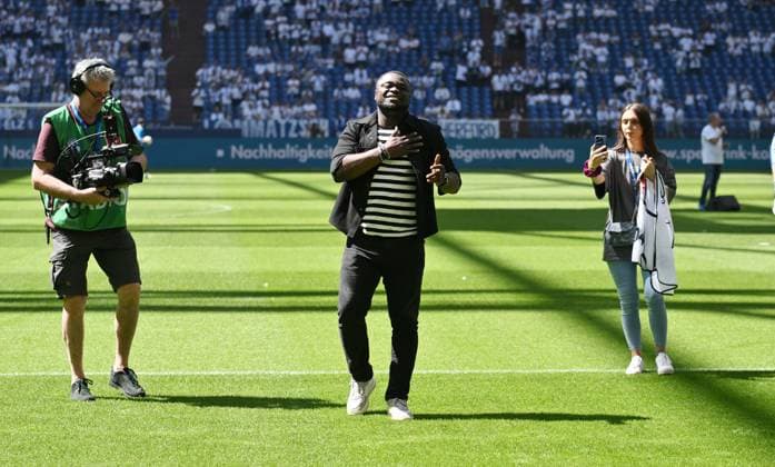 Gerald Asamoah Head of Licensing FC Schalke 04 was officially bid farewell before the match 11 05 2024, Football season 2023 2024, 2 Bundesliga, 33 Matchday, FC Schalke 04 Hansa Rostock Gelsenkirchen Veltins Arena Nordrhein Westfalen Germany Team2