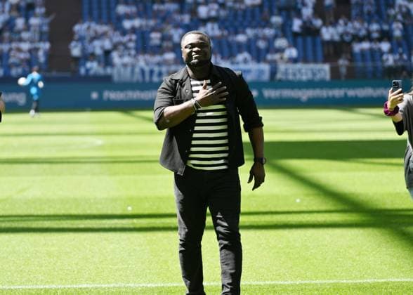 Gerald Asamoah Head of Licensing FC Schalke 04 was officially bid farewell before the match 11 05 2024, Football season 2023 2024, 2 Bundesliga, 33 Matchday, FC Schalke 04 Hansa Rostock Gelsenkirchen Veltins Arena Nordrhein Westfalen Germany Team2