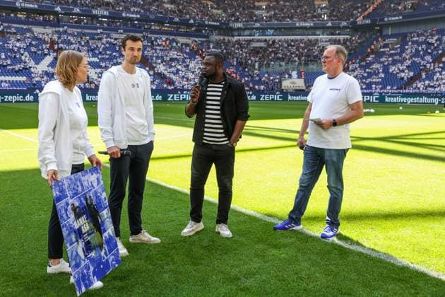 11 05 2024, Football, 2 Bundesliga, 33 Matchday, Season 2023 2024, FC Schalke 04 Hansa Rostock, Team manager Gerald Asamoah FC Schalke 04 is bid farewell by Christina Rühl Hamers FC Schalke 04 and Matthias Tillmann FC Schalke 04 Gelsenkirchen Veltins Arena NRW Germany xRHR PHOTO TRx Copyright: RHR-FOTOx RHR-FOTO TR