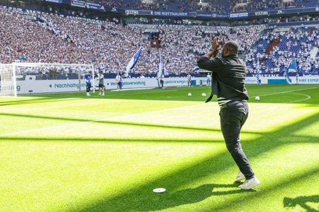 11 05 2024, Football, 2 Bundesliga, 33 Matchday, Season 2023 2024, FC Schalke 04 Hansa Rostock, Team manager Gerald Asamoah FC Schalke 04 says goodbye Gelsenkirchen Veltins Arena NRW Germany xRHR PHOTO TRx Copyright: RHR-FOTOx RHR-FOTO TR