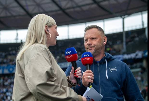 Soccer, Men, Season 2023 2024, 2 Bundesliga 33 Matchday , Hertha BSC 1 FC Kaiserslautern, f l Presenter Lisa de Ruiter Sky , Coach Pal Dardai Hertha BSC , 11 05 2024, Copyright: xSebastianxRäppold MatthiasxKochx