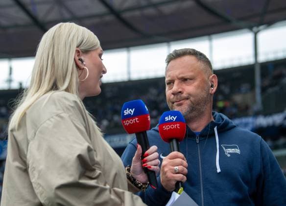 Soccer, Men, Season 2023 2024, 2 Bundesliga 33 Matchday , Hertha BSC 1 FC Kaiserslautern, f l Presenter Lisa de Ruiter Sky , Coach Pal Dardai Hertha BSC , 11 05 2024, Copyright: xSebastianxRäppold MatthiasxKochx