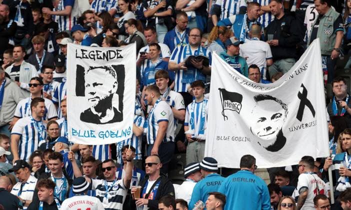 Poster, banner of the Hertha fans Pal Dardai legend, next to it Kay Bernstein Sport Soccer Football DFL 2 Bundesliga Men 33 Matchday Season 2023 2024 11 05 2024 Hertha BSC Berlin vs 1 FC Kaiserslautern FCK DFL regulations prohibit any use of photographs as image sequences and or quasi video