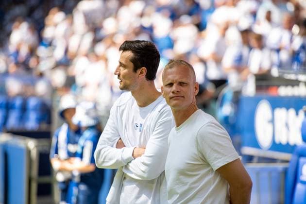 2 Soccer Bundesliga FC Schalke 04 FC Hansa Rostock 11 05 2024 Karel Geraerts Coach of FC Schalke 04 2 Soccer Bundesliga FC Schalke 04 FC Hansa Rostock, 33 Matchday, on 11 05 2024, Veltins Arena, Gelsenkirchen DFL REGULATIONS PROHIBIT ANY USE OF PHOTOGRAPHS AS IMAGE SEQUENCES AND OR QUASI VIDEO Copyright: xBEAUTIFULxSPORTS Erlhofx
