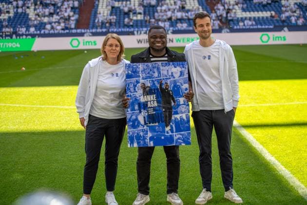 2 Soccer Bundesliga FC Schalke 04 FC Hansa Rostock 11 05 2024 Gerald Asamoah says goodbye to S04 Thank you Asa 2 Soccer Bundesliga FC Schalke 04 FC Hansa Rostock, 33 Matchday, on 11 05 2024, Veltins Arena, Gelsenkirchen DFL REGULATIONS PROHIBIT ANY USE OF PHOTOGRAPHS AS IMAGE SEQUENCES AND OR QUASI VIDEO Copyright: xBEAUTIFULxSPORTS Erlhofx