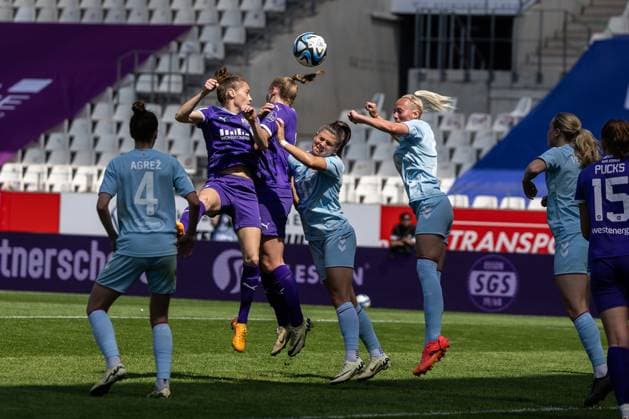 SGS Essen vs 1 FC Köln Essen, 11 05 2024 Natasha Kowalski SGS Essen, 10 at header Google Pixel Womens Bundesliga 21 Matchday SGS Essen vs 1 FC Köln, Stadion an der Hafenstraße on 11 05 2024 DFB DFL REGULATIONS PROHIBIT ANY USE OF PHOTOGRAPHS AS IMAGE SEQUENCES AND OR QUASI VIDEO Copyright: xBEAUTUFULxSports Richterx