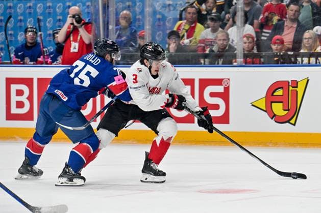 PRAGUE, CZECH REPUBLIC MAY 11 Olen Zellweger of Canada R protects the puck against Robert Dowd of Great Britain L during the preliminary round match between Great Britain and Canada at Prague Arena on May 11, 2024 in Prague, Czech Republic Prague Prague Arena Czech Republic Copyright: xJustPictures.ch AndreaxBrancax jp-en-EuSpIm-AB_11052024_AAB_4320