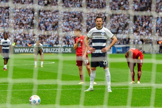 11 05 2024, xlakx, Soccer 2 Bundesliga, Hertha BSC Berlin 1 FC Kaiserslautern emspor, v l Haris Tabakovic Hertha BSC 25 steps up to take the penalty kick Goalscorer to 1 0 DFL DFB REGULATIONS PROHIBIT ANY USE OF PHOTOGRAPHS as IMAGE SEQUENCES and or QUASI VIDEO Daniel Lakomski Jan Huebner Berlin