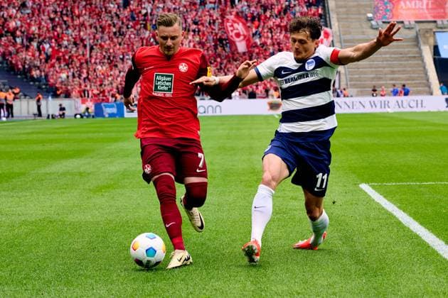 Marlon Ritter 1 FC Kaiserslautern, 07 , Fabian Reese Hertha BSC, 11 , GER, Hertha BSC vs 1 FC Kaiserslautern, Soccer Men, 2 Bundesliga, Season 2023 2024, Matchday 33, 11 05 2024 DFL REGULATES PROHIBIT ANY USE OF PHOTOGRAPHS AS IMAGE SEQUENCES AND OR QUASI VIDEO GER, Hertha BSC vs 1 FC Kaiserslautern, Soccer men, 2 Bundesliga, Season 2023 2024, 33 Matchday, 11 05 2024 Berlin Copyright: xEibner-Pressefotox xClaudiusxRauchx EP_CRH