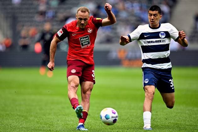 Ben Zolinski 1 FC Kaiserslautern, 31 , Ibrahim Maza Hertha BSC, 30 , GER, Hertha BSC vs 1 FC Kaiserslautern, Soccer Men, 2 Bundesliga, Season 2023 2024, Matchday 33, 11 05 2024 DFL REGULATES PROHIBIT ANY USE OF PHOTOGRAPHS AS IMAGE SEQUENCES AND OR QUASI VIDEO GER, Hertha BSC vs 1 FC Kaiserslautern, Soccer men, 2 Bundesliga, Season 2023 2024, 33 Matchday, 11 05 2024 Berlin Copyright: xEibner-Pressefotox xClaudiusxRauchx EP_CRH