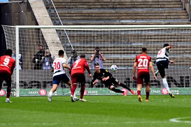 Haris Tabakovic Hertha BSC, 25 with goal for 1 0 by 11m, GER, Hertha BSC vs 1 FC Kaiserslautern, Soccer Men, 2 Bundesliga, Season 2023 2024, Matchday 33, 11 05 2024 DFL REGULATIONS PROHIBIT ANY USE OF PHOTOGRAPHS AS IMAGE SEQUENCES AND OR QUASI VIDEO GER, Hertha BSC vs 1 FC Kaiserslautern, Soccer Men, 2 Bundesliga, Season 2023 2024, Matchday 33, 11 05 2024 Berlin Copyright: xEibner-Pressefotox xClaudiusxRauchx EP_CRH