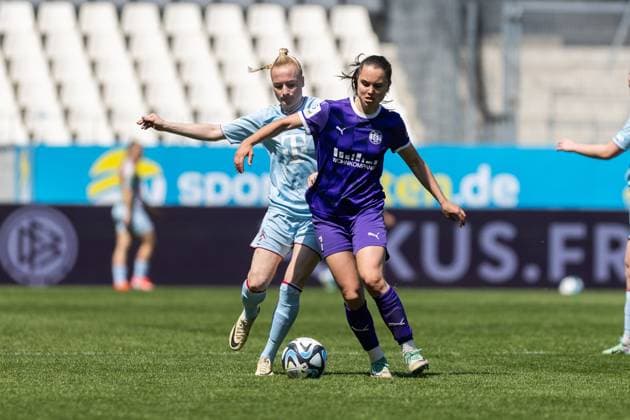 SGS Essen vs 1 FC Köln Essen, 11 05 2024 Lilli Purtscheller SGS Essen, 7 in duel with Anna Gerhardt 1 FC Köln, 21 Google Pixel Womens Bundesliga 21 Matchday SGS Essen vs 1 FC Köln, Stadion an der Hafenstraße on 11 05 2024 DFB DFL REGULATIONS PROHIBIT ANY USE OF PHOTOGRAPHS AS IMAGE SEQUENCES AND OR QUASI VIDEO Copyright: xBEAUTUFULxSports Richterx