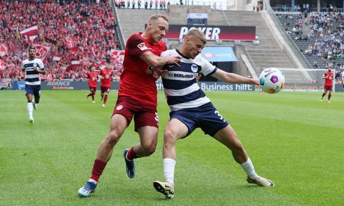 Ben Zolinski in a duel with Marton Dardai Sport Football Soccer DFL 2 Bundesliga Men 33 Matchday Season 2023 2024 11 05 2024 Hertha BSC Berlin vs 1 FC Kaiserslautern FCK DFL regulations prohibit any use of photographs as image sequences and or quasi video