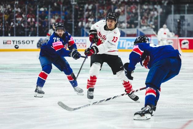 Ice hockey, Eishockey - IIHF WC 2024 PRAGUE,CZECH REPUBLIC,11.MAY.24 - ICE HOCKEY - IIHF Ice Hockey World Championship, WM, Weltmeisterschaft 2024, group stage, Great Britain vs Canada. Image shows Robert Dowd (GBR), Brandon Tanev (CAN) and Cade Neilson (GBR).  GEPAxpictures xDanielxGoetzhaber