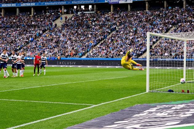Marlon Ritter 1 FC Kaiserslautern, 07 , Tjark Ernst Hertha BSC, 12 on goal, GER, Hertha BSC vs 1 FC Kaiserslautern, Soccer men, 2 Bundesliga, Season 2023 2024, Matchday 33, 11 05 2024 DFL REGULATES PROHIBIT ANY USE OF PHOTOGRAPHS AS IMAGE SEQUENCES AND OR QUASI VIDEO GER, Hertha BSC vs 1 FC Kaiserslautern, Soccer men, 2 Bundesliga, Season 2023 2024, 33 Matchday, 11 05 2024 Berlin Copyright: xEibner-Pressefotox xClaudiusxRauchx EP_CRH
