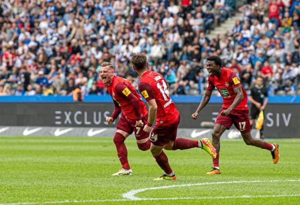 Soccer, Men, Season 2023 2024, 2 Bundesliga 33 Matchday , Hertha BSC 1 FC Kaiserslautern, f l Marlon Ritter Kaiserslautern , Nikola Soldo Kaiserslautern , Aaron Opoku Kaiserslautern , Cheering after goal to 1 1, 11 05 2024, Copyright: xSebastianxRäppold MatthiasxKochx