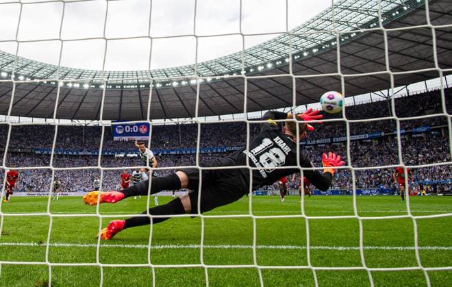 Soccer, Men, Season 2023 2024, 2 Bundesliga 33 Matchday , Hertha BSC 1 FC Kaiserslautern, Haris Tabakovic Hertha BSC scores the 1-0 goal from the penalty spot against goalkeeper Julian Krahl Kaiserslautern , 11 05 2024, Copyright: xSebastianxRäppold MatthiasxKochx