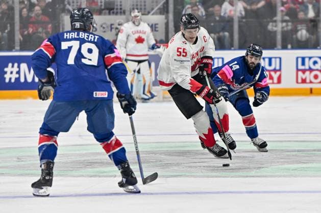PRAGUE, CZECH REPUBLIC MAY 11 Colton Parayko of Canada defends the puck against Liam Kirk of Great Britain during the preliminary round match between Great Britain and Canada at Prague Arena on May 11, 2024 in Prague Prague, Czech Republic Prague Prague Arena Czech Republic Copyright: xJustPictures.ch AndreaxBrancax jp-en-EuSpIm-AB_11052024_AAB_4810