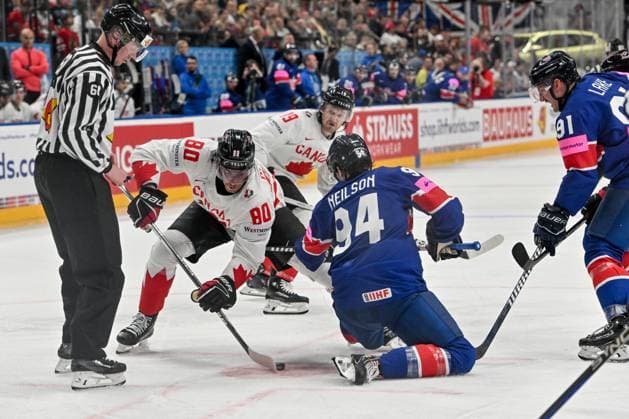 PRAGUE, CZECH REPUBLIC MAY 11 Pierre Luc Dubois of Canada fights for the puck against Cade Neilson of Great Britain during the preliminary round match between Great Britain and Canada at Prague Arena on May 11, 2024 in Prague Prague, Czech Republic Prague Prague Arena Czech Republic Copyright: xJustPictures.ch AndreaxBrancax jp-en-EuSpIm-AB_11052024_AAB_4863