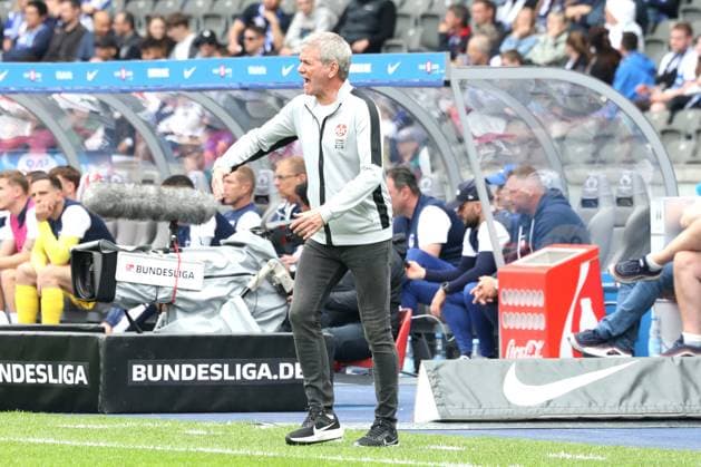 DEU, DFL, 2 FBL, Hertha BSC vs 1 FC Kaiserslautern, 11 05 2024, Berliner Olympiastadion, Berlin, DEU, DFL, 2 FBL, Hertha BSC vs 1 FC Kaiserslautern, im Bild Cheftrainer Pal Dardai Hertha BSC Berlin , Cheftrainer Friedhelm Funkel 1 FC Kaiserslautern DFL regulations prohibit any use of Photographs as image sequences and or quasi video Foto Juergen Engler nordphoto GmbH nordphotoxGmbHx xEngler nph00076