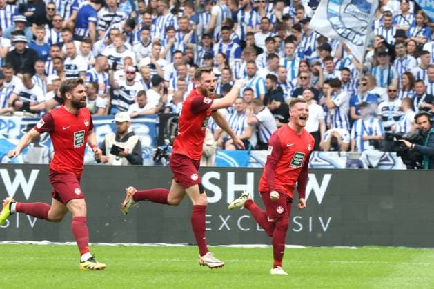 DEU, DFL, 2 FBL, Hertha BSC vs 1 FC Kaiserslautern, 11 05 2024, Berliner Olympiastadion, Berlin, DEU, DFL, 2 FBL, Hertha BSC vs 1 FC Kaiserslautern, im Bild 1 1 durch Marlon Ritter 1 FC Kaiserslautern 7 , Boris Tomiak 1 FC Kaiserslautern 2 , Boris Tomiak 1 FC Kaiserslautern 2 DFL regulations prohibit any use of Photographs as image sequences and or quasi video Foto Juergen Engler nordphoto GmbH nordphotoxGmbHx xEngler nph00076