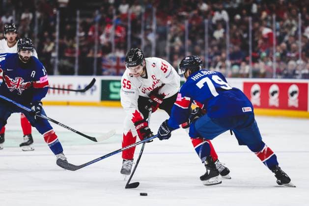 Ice hockey, Eishockey - IIHF WC 2024 PRAGUE,CZECH REPUBLIC,11.MAY.24 - ICE HOCKEY - IIHF Ice Hockey World Championship, WM, Weltmeisterschaft 2024, group stage, Great Britain vs Canada. Image shows Colton Parayko (CAN) and Nathanael Halbert (GBR).  GEPAxpictures xDanielxGoetzhaber