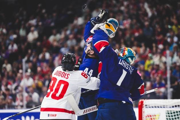 Ice hockey, Eishockey - IIHF WC 2024 PRAGUE,CZECH REPUBLIC,11.MAY.24 - ICE HOCKEY - IIHF Ice Hockey World Championship, WM, Weltmeisterschaft 2024, group stage, Great Britain vs Canada. Image shows Pierre Luc Dubois (CAN), Sam Jones and Jackson Whistle (GBR).  GEPAxpictures xDanielxGoetzhaber