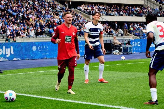 Marlon Ritter 1 FC Kaiserslautern, 07 , Fabian Reese Hertha BSC, 11 , GER, Hertha BSC vs 1 FC Kaiserslautern, Soccer Men, 2 Bundesliga, Season 2023 2024, Matchday 33, 11 05 2024 DFL REGULATES PROHIBIT ANY USE OF PHOTOGRAPHS AS IMAGE SEQUENCES AND OR QUASI VIDEO GER, Hertha BSC vs 1 FC Kaiserslautern, Soccer men, 2 Bundesliga, Season 2023 2024, 33 Matchday, 11 05 2024 Berlin Copyright: xEibner-Pressefotox xClaudiusxRauchx EP_CRH