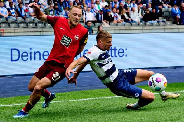 Ben Zolinski 1 FC Kaiserslautern, 31 , Marton Dardai Hertha BSC, 31 , GER, Hertha BSC vs 1 FC Kaiserslautern, Soccer Men, 2 Bundesliga, Season 2023 2024, Matchday 33, 11 05 2024 DFL REGULATES PROHIBIT ANY USE OF PHOTOGRAPHS AS IMAGE SEQUENCES AND OR QUASI VIDEO GER, Hertha BSC vs 1 FC Kaiserslautern, Soccer men, 2 Bundesliga, Season 2023 2024, 33 Matchday, 11 05 2024 Berlin Copyright: xEibner-Pressefotox xClaudiusxRauchx EP_CRH