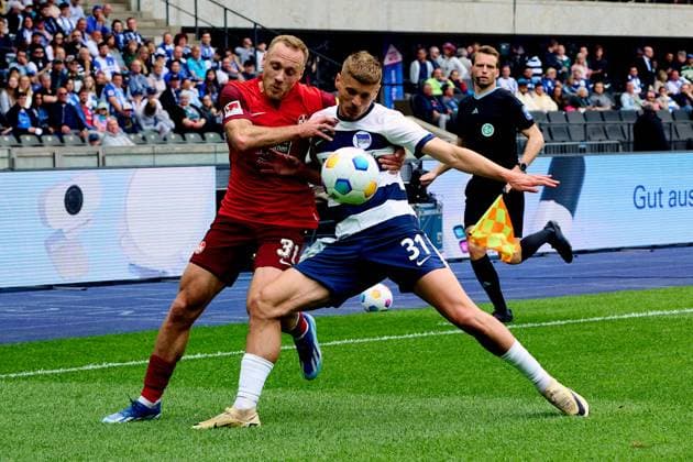 Ben Zolinski 1 FC Kaiserslautern, 31 , Marton Dardai Hertha BSC, 31 , GER, Hertha BSC vs 1 FC Kaiserslautern, Soccer Men, 2 Bundesliga, Season 2023 2024, Matchday 33, 11 05 2024 DFL REGULATES PROHIBIT ANY USE OF PHOTOGRAPHS AS IMAGE SEQUENCES AND OR QUASI VIDEO GER, Hertha BSC vs 1 FC Kaiserslautern, Soccer men, 2 Bundesliga, Season 2023 2024, 33 Matchday, 11 05 2024 Berlin Copyright: xEibner-Pressefotox xClaudiusxRauchx EP_CRH