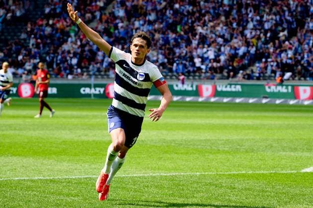 Fabian Reese Hertha BSC, 11 goal shot to 3 1, cheers, GER, Hertha BSC vs 1 FC Kaiserslautern, Soccer Men, 2 Bundesliga, Season 2023 2024, 33 Matchday, 11 05 2024 DFL REGULATIONS PROHIBIT ANY USE OF PHOTOGRAPHS AS IMAGE SEQUENCES AND OR QUASI VIDEO GER, Hertha BSC vs 1 FC Kaiserslautern, Soccer Men, 2 Bundesliga, Season 2023 2024, 33 Matchday, 11 05 2024 Berlin Copyright: xEibner-Pressefotox xClaudiusxRauchx EP_CRH