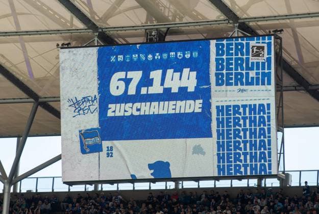 Soccer, Men, Season 2023 2024, 2 Bundesliga 33 Matchday , Hertha BSC 1 FC Kaiserslautern, Scoreboard with number of spectators 67144, 11 05 2024, Copyright: xSebastianxRäppold MatthiasxKochx