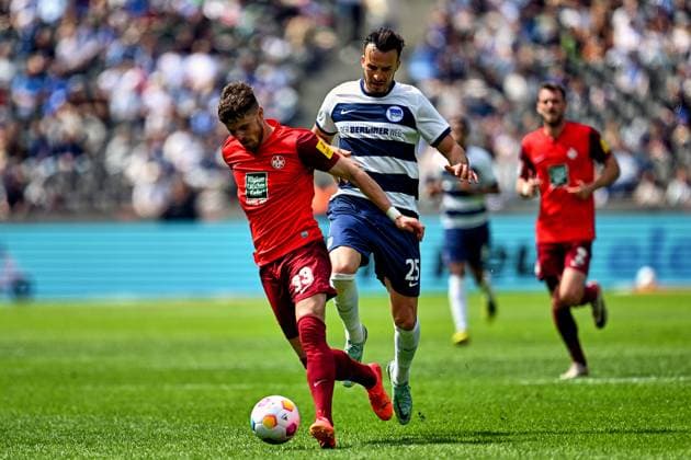 Jan Elvedi 1 FC Kaiserslautern, 33 , Haris Tabakovic Hertha BSC, 25 , GER, Hertha BSC vs 1 FC Kaiserslautern, Soccer Men, 2 Bundesliga, Season 2023 2024, Matchday 33, 11 05 2024 DFL REGULATES PROHIBIT ANY USE OF PHOTOGRAPHS AS IMAGE SEQUENCES AND OR QUASI VIDEO GER, Hertha BSC vs 1 FC Kaiserslautern, Soccer men, 2 Bundesliga, Season 2023 2024, 33 Matchday, 11 05 2024 Berlin Copyright: xEibner-Pressefotox xClaudiusxRauchx EP_CRH