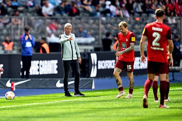 Friedhelm Funkel 1 FC Kaiserslautern, Head coach angry about Tymoteusz Puchacz 1 FC Kaiserslautern, 15 , GER, Hertha BSC vs 1 FC Kaiserslautern, Soccer Men, 2 Bundesliga, Season 2023 2024, Matchday 33, 11 05 2024 DFL REGULATES PROHIBIT ANY USE OF PHOTOGRAPHS AS IMAGE SEQUENCES AND OR QUASI VIDEO GER, Hertha BSC vs 1 FC Kaiserslautern, Soccer men, 2 Bundesliga, Season 2023 2024, 33 Matchday, 11 05 2024 Berlin Copyright: xEibner-Pressefotox xClaudiusxRauchx EP_CRH