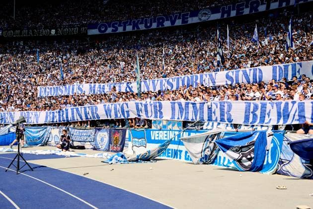 Hertha BSC celebrates victory, GER, Hertha BSC vs 1 FC Kaiserslautern, Soccer Men, 2 Bundesliga, Season 2023 2024, Matchday 33, 11 05 2024 DFL REGULATES PROHIBIT ANY USE OF PHOTOGRAPHS AS IMAGE SEQUENCES AND OR QUASI VIDEO GER, Hertha BSC vs 1 FC Kaiserslautern, Soccer Men, 2 Bundesliga, Season 2023 2024, Matchday 33, 11 05 2024 Berlin Copyright: xEibner-Pressefotox xClaudiusxRauchx EP_CRH