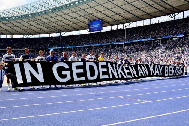 Hertha BSC celebrates victory, in memory of Kay Bernstein, GER, Hertha BSC vs 1 FC Kaiserslautern, Soccer Men, 2 Bundesliga, Season 2023 2024, Matchday 33, 11 05 2024 DFL REGULATIONS PROHIBIT ANY USE OF PHOTOGRAPHS AS IMAGE SEQUENCES AND OR QUASI VIDEO GER, Hertha BSC vs 1 FC Kaiserslautern, Soccer Men, 2 Bundesliga, Season 2023 2024, Matchday 33, 11 05 2024 Berlin Copyright: xEibner-Pressefotox xClaudiusxRauchx EP_CRH