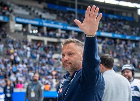 Soccer, Men, Season 2023 2024, 2 Bundesliga 33 Matchday , Hertha BSC 1 FC Kaiserslautern, Coach Pal Dardai Hertha BSC is celebrated by the fans after the final whistle, 11 05 2024, Copyright: xSebastianxRäppold MatthiasxKochx