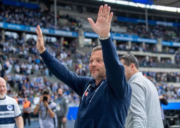 Soccer, Men, Season 2023 2024, 2 Bundesliga 33 Matchday , Hertha BSC 1 FC Kaiserslautern, Coach Pal Dardai Hertha BSC is celebrated by the fans after the final whistle, 11 05 2024, Copyright: xSebastianxRäppold MatthiasxKochx