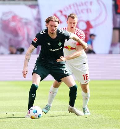 RB Leipzig Ð Bremen Bundesliga Leipzig, 11 05 2024, Red Bull Arena, Soccer, 1 Bundesliga , 33 Matchday , RB Leipzig vs SV Werder Bremen , Pictured from front Nick Woltemade 29, Bremen , Lukas Klostermann 16, RB Leipzig , For editorial use only Only editorial use , DFB DFL regulations prohibit any use of photographs as image sequences and or quasi video , Picture Point