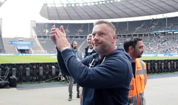 Coach Pal Dardai clapping to the fans after the match Sport Football Soccer DFL 2 Bundesliga Men 33 Matchday Season 2023 2024 11 05 2024 Hertha BSC Berlin vs 1 FC Kaiserslautern FCK DFL regulations prohibit any use of photographs as image sequences and or quasi video